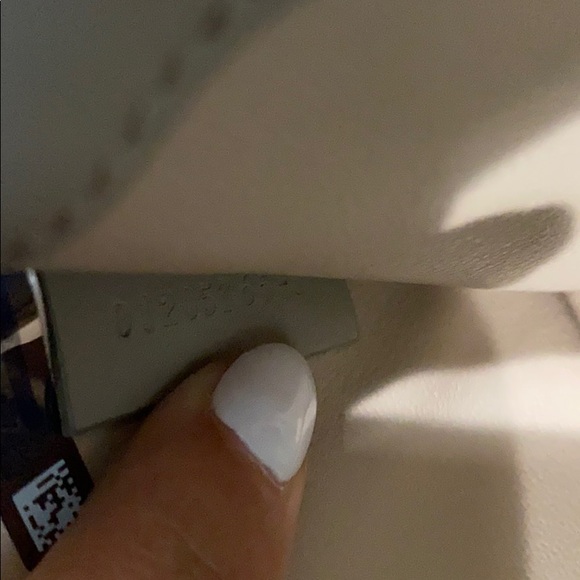 CHLOÉ
CHLOÉ LOCK DETAIL ENVELOPE SHOULDER BAG - Picture 4 of 5